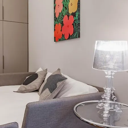 Easylife: Cozy Retreat In Milan's Historic Center