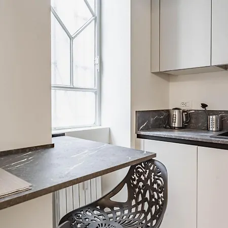 Apartment Easylife: Cozy Retreat In Milan's Historic Center *