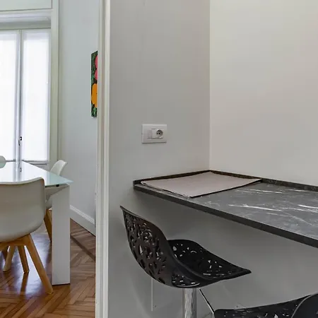 Easylife: Cozy Retreat In Milan's Historic Center Apartment